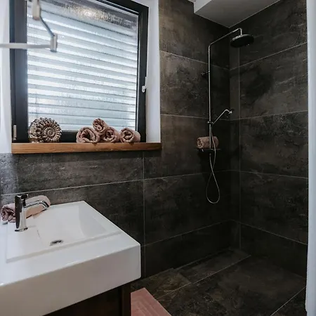 公寓 Evia Clinic 莱维采